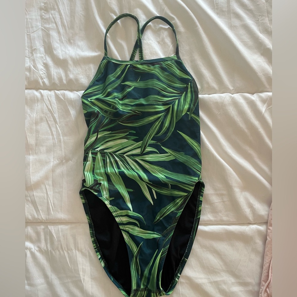 Like new Jolyn Darren Bathing suit! Leaf print, double strap back size 26.